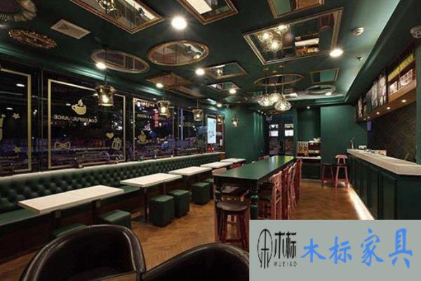 開一家西餐廳應(yīng)該怎么定做餐桌椅？ 