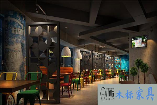 西餐廳設(shè)計(jì)裝修原則有哪些？如何找西餐廳餐桌椅廠家 